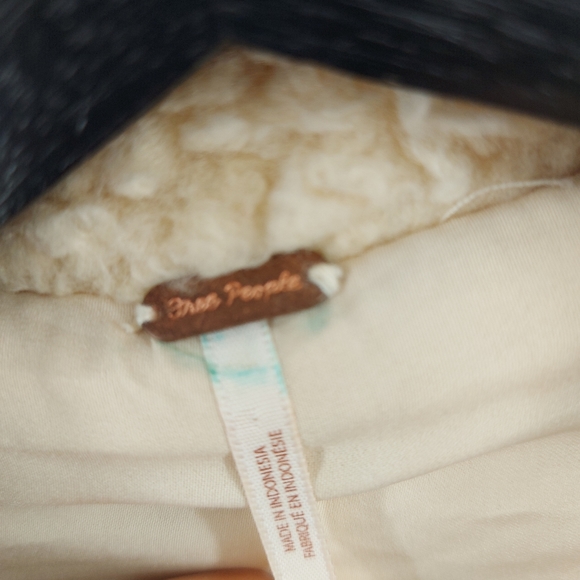 Free People Teddy Coat Sherpa Jacket Cozy Size M Button front Ivory - Picture 9 of 13